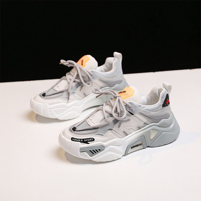 Modernas sieviešu kedas ar mežģīnēm un biezu zoli