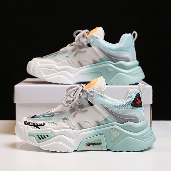 Modernas sieviešu kedas ar mežģīnēm un biezu zoli