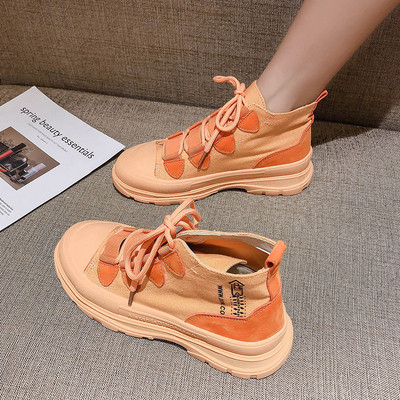 Jauns augsto sieviešu kedu modelis ar šņorēm un plakanu zoli