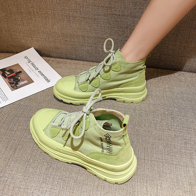 Jauns augsto sieviešu kedu modelis ar šņorēm un plakanu zoli