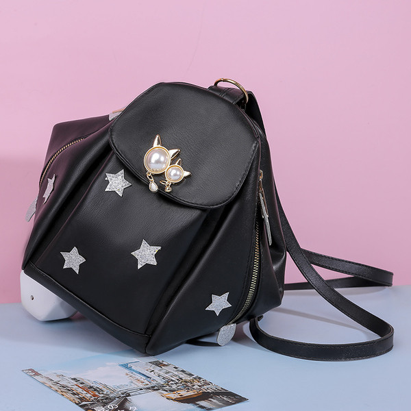 Νέο μοντέλο γυναικείο σακίδιο μικρού μεγέθους σε λευκό και μαύρο χρώμα