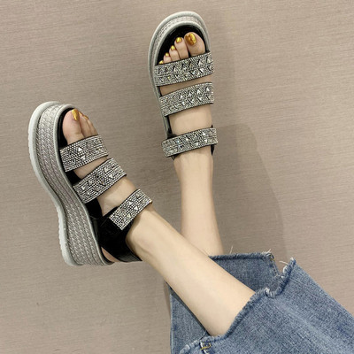 Sieviešu platformas sandales ar akmeņiem sudraba un melnā krāsā