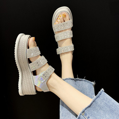 Sieviešu platformas sandales ar akmeņiem sudraba un melnā krāsā