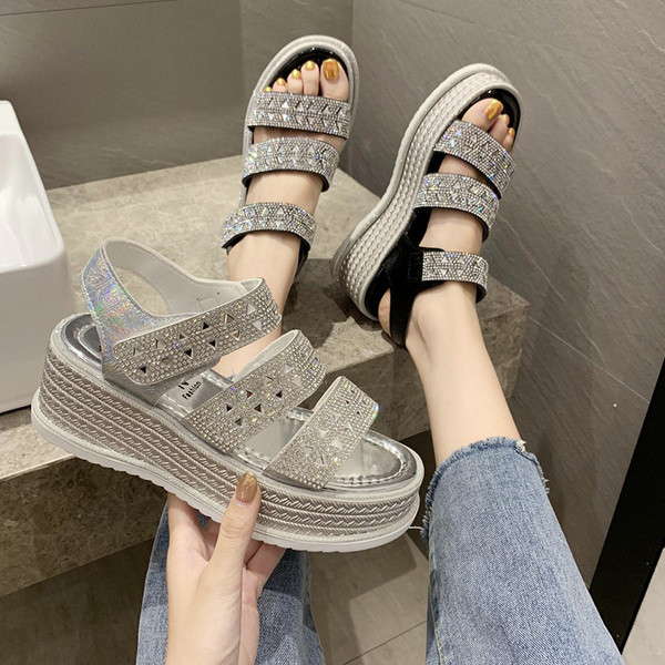 Sieviešu platformas sandales ar akmeņiem sudraba un melnā krāsā