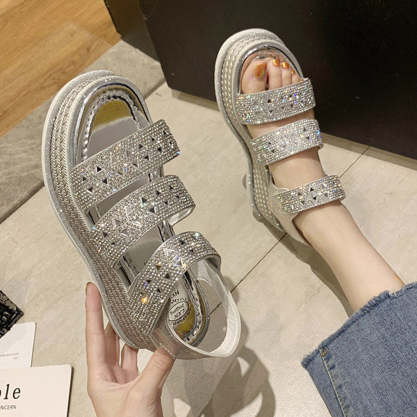 Sieviešu platformas sandales ar akmeņiem sudraba un melnā krāsā