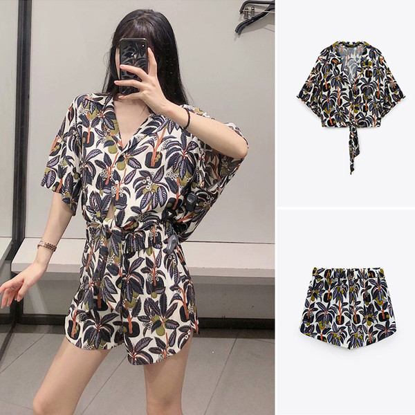 Naiste lillemustriga lühike särk ja püksid