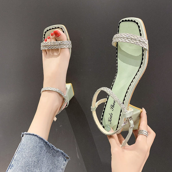 Modernas sieviešu sandales ar 5 cm biezu papēdi un siksnu