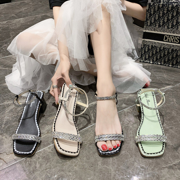 Modernas sieviešu sandales ar 5 cm biezu papēdi un siksnu