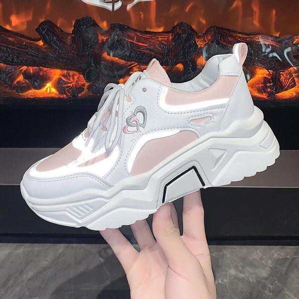 Modern női tornacipő fényes hatással, öko bőrrel