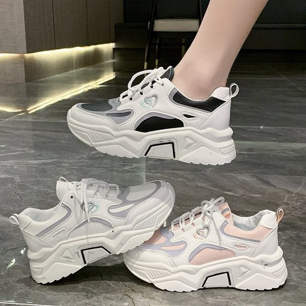 Modern női tornacipő fényes hatással, öko bőrrel