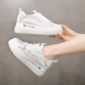 Ikdienas sieviešu kedas ar plakanām zolēm un mežģīnēm baltā krāsā