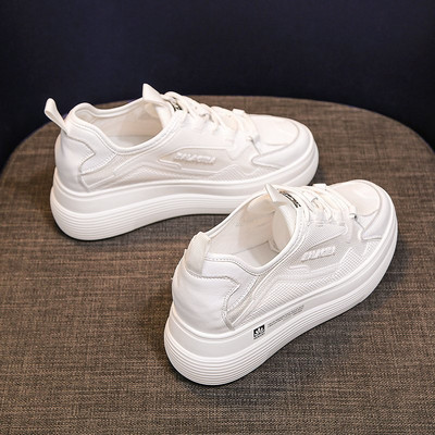 Ikdienas sieviešu kedas ar plakanām zolēm un mežģīnēm baltā krāsā