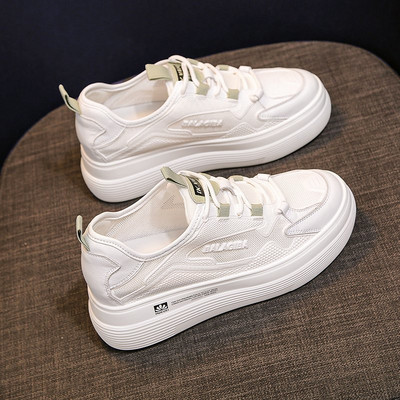 Ikdienas sieviešu kedas ar plakanām zolēm un mežģīnēm baltā krāsā