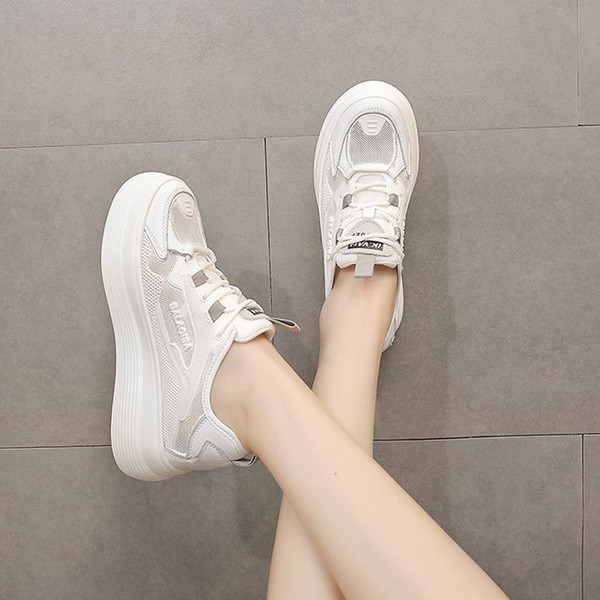 Ikdienas sieviešu kedas ar plakanām zolēm un mežģīnēm baltā krāsā