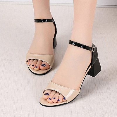 Sieviešu lakādas sandales ar zemu biezu papēdi