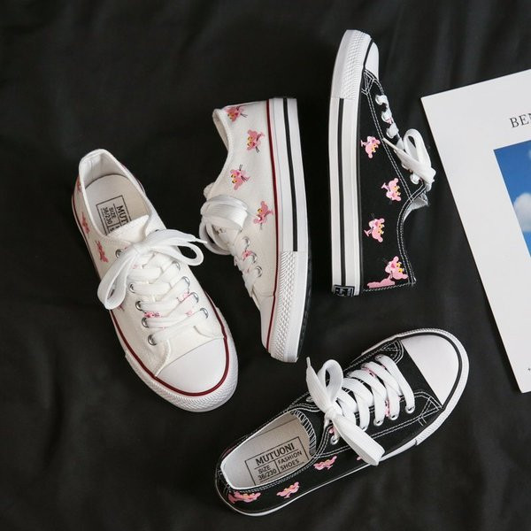 Ikdienas sieviešu kedas ar mežģīnēm un izšuvumiem