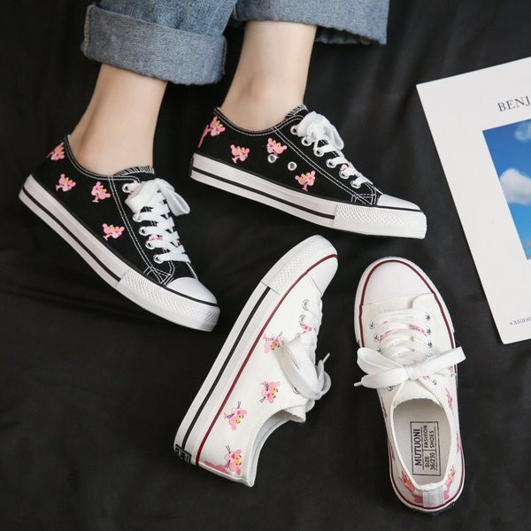 Ikdienas sieviešu kedas ar mežģīnēm un izšuvumiem