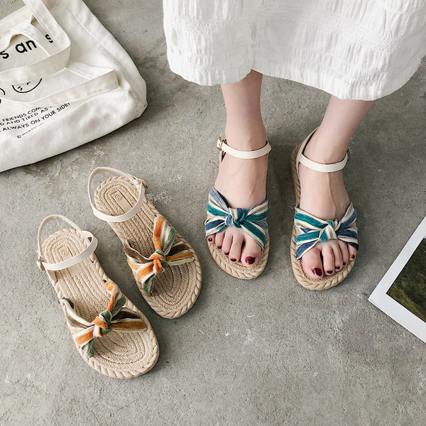 Ikdienas sieviešu sandales ar plakanu zoli un siksnu