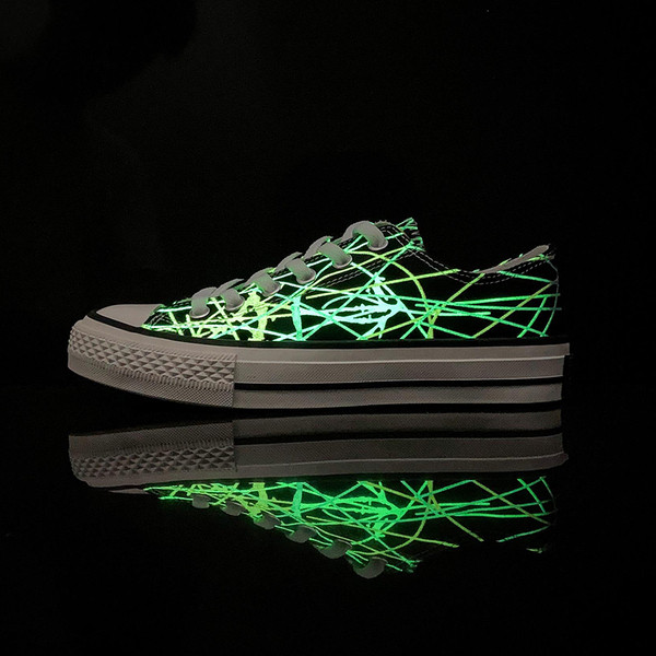 Ikdienas sieviešu kedas ar krāsainu rakstu un saitēm