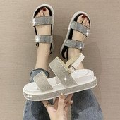 Sieviešu ikdienas sandales ar akmeņiem un plakanu zoli ar aizdari