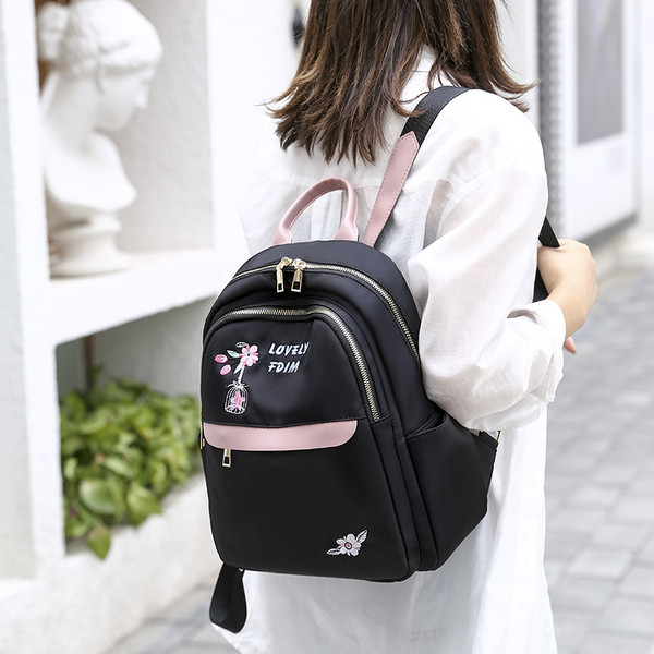 Naiste vabaaja seljakott tikandi ja esitaskuga