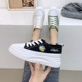 Κλασικό μοντέλο γυναικεία αθλητικά παπούτσια με χοντρά πέλματα και κεντήματα