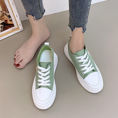 Κλασικό μοντέλο γυναικεία αθλητικά παπούτσια με χοντρά πέλματα και κεντήματα