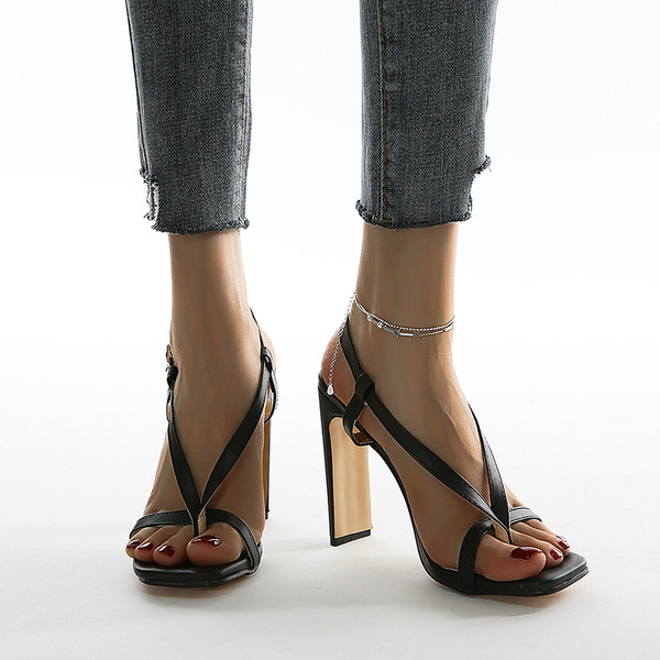 Modern női magas sarkú szandál és vékony pántok