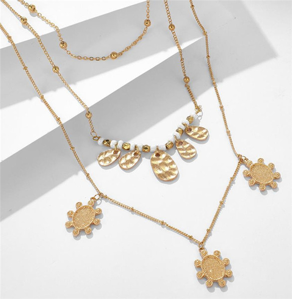 Moderna piekarināma kaklarota zeltainā krāsā