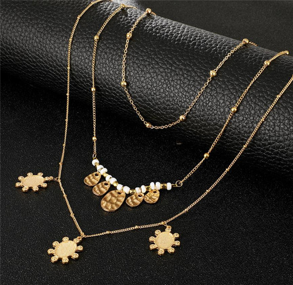 Moderna piekarināma kaklarota zeltainā krāsā