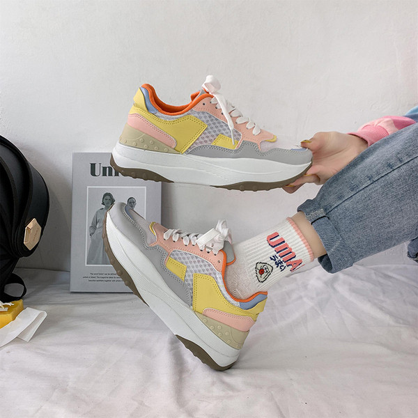 Sportiskas ikdienas sieviešu kedas ar krāsainu rakstu un mežģīnēm