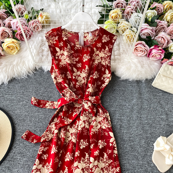 Moderns sieviešu garais kombinezons ar ziedu rakstu un jostasvietu