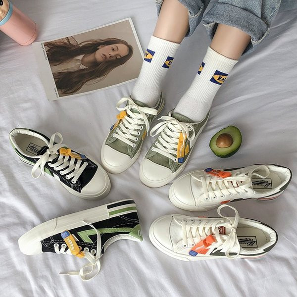 Ikdienas sieviešu kedas ar mežģīnēm un baltu plānu zoli