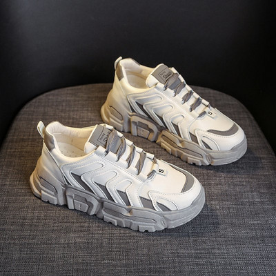 Modern női tornacipő fűzővel és vastag talppal