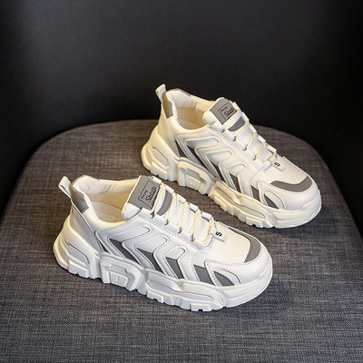 Modern női tornacipő fűzővel és vastag talppal