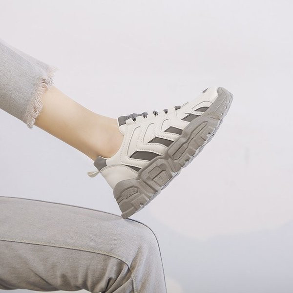 Modern női tornacipő fűzővel és vastag talppal