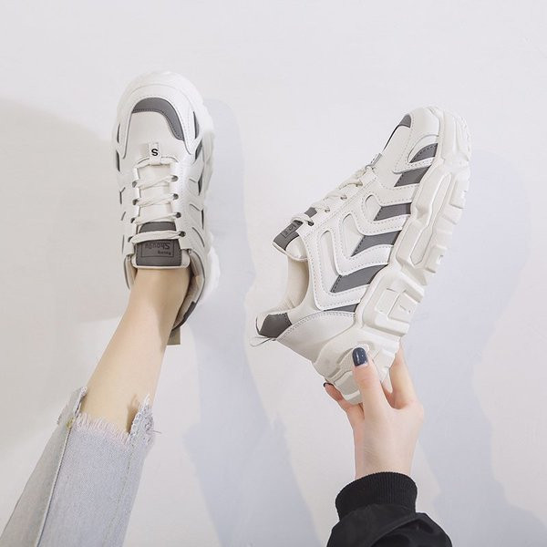 Modern női tornacipő fűzővel és vastag talppal