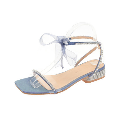 Moodsad kivikeste ja lameda tallaga naiste sandaalid