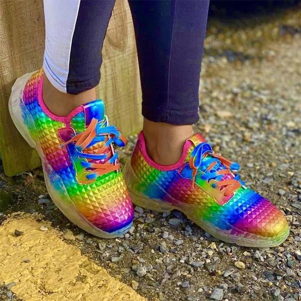 Alkalmi női színes tornacipő fűzővel