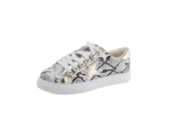 Mūsdienīgas sieviešu kedas ar mežģīnēm un dzīvnieku tiesībām