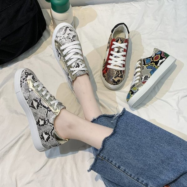 Mūsdienīgas sieviešu kedas ar mežģīnēm un dzīvnieku tiesībām