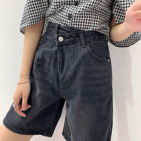 Īsi sieviešu džinsi ar augstu vidukli - plats modelis