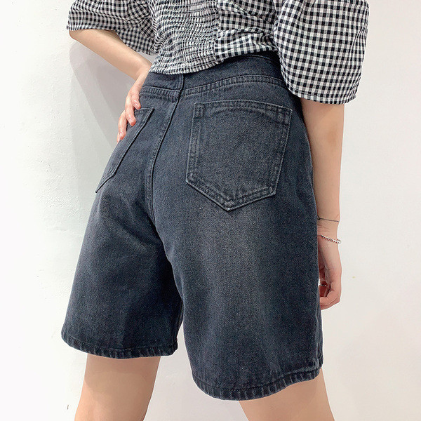 Īsi sieviešu džinsi ar augstu vidukli - plats modelis