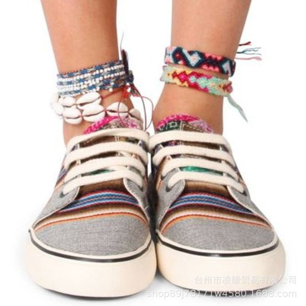 Uus mudel naiste värvilistest paelte ja lameda tallaga tossud