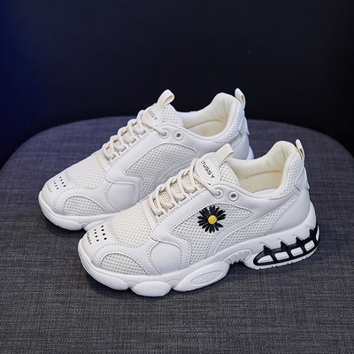 Σύγχρονα γυναικεία αθλητικά παπούτσια με κεντήματα λουλουδιών