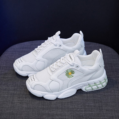 Σύγχρονα γυναικεία αθλητικά παπούτσια με κεντήματα λουλουδιών