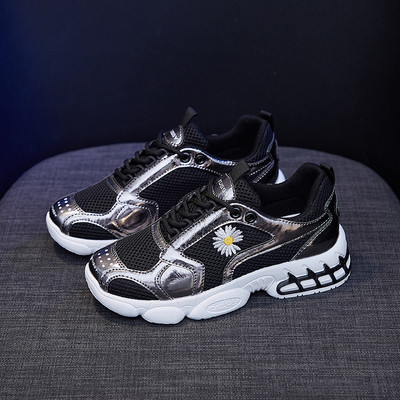 Σύγχρονα γυναικεία αθλητικά παπούτσια με κεντήματα λουλουδιών