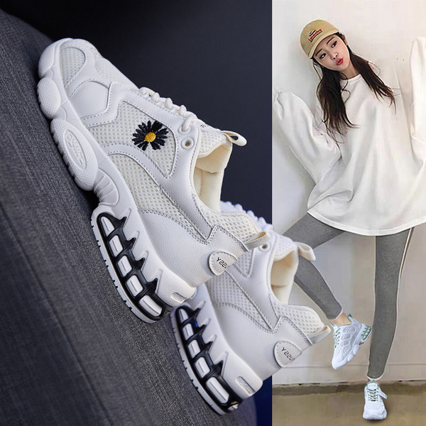 Σύγχρονα γυναικεία αθλητικά παπούτσια με κεντήματα λουλουδιών