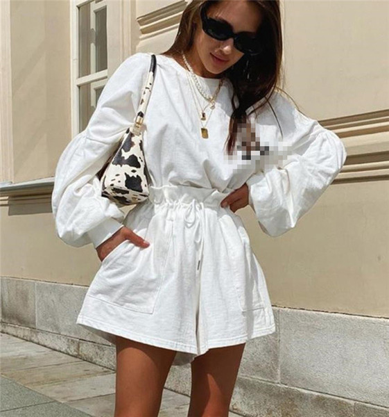 Sieviešu šorti ar elastīgu jostasvietu un kabatām