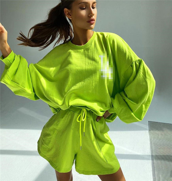 Sieviešu šorti ar elastīgu jostasvietu un kabatām